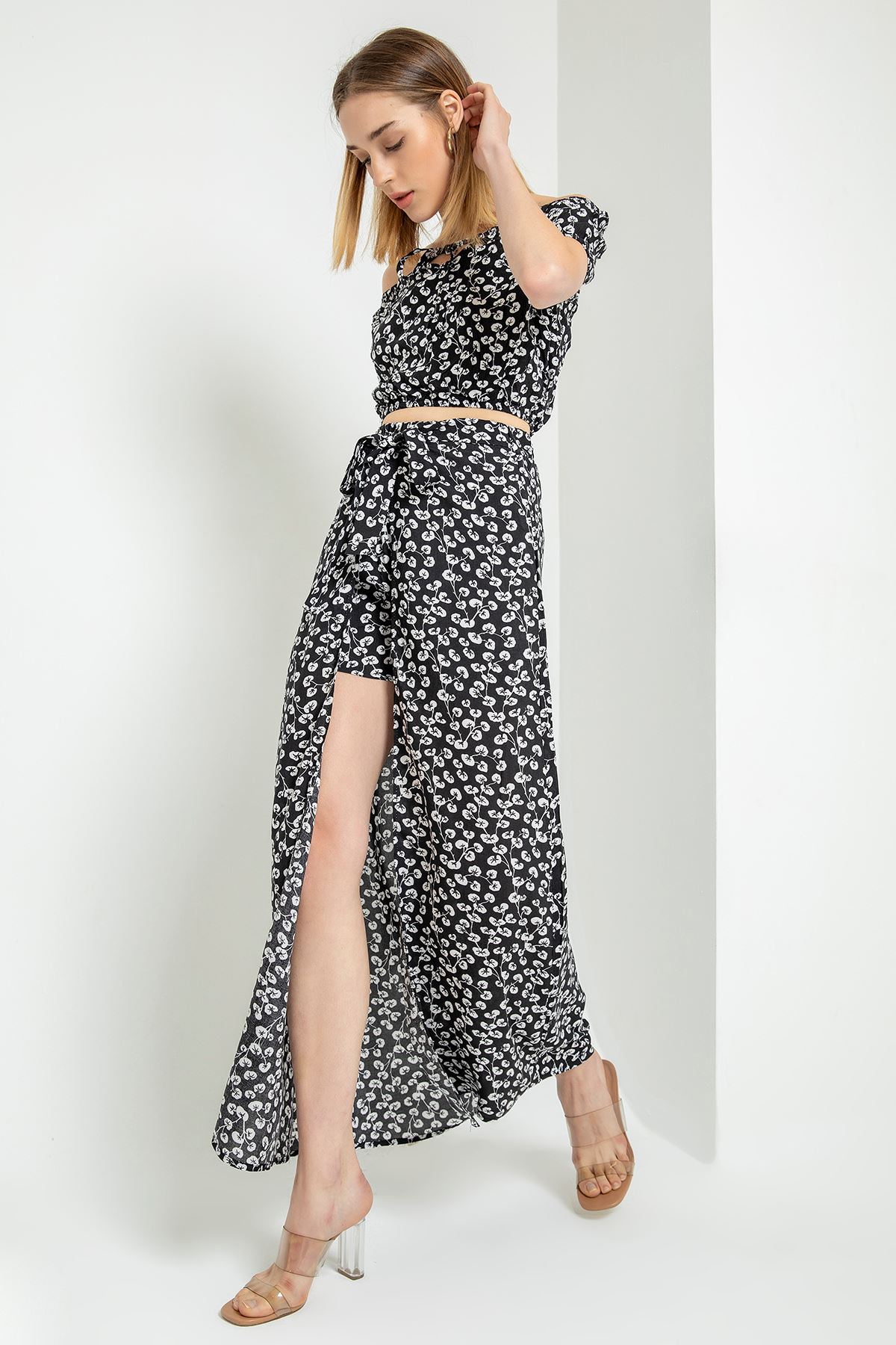 Yaprak Desen Etek Takım-Siyah