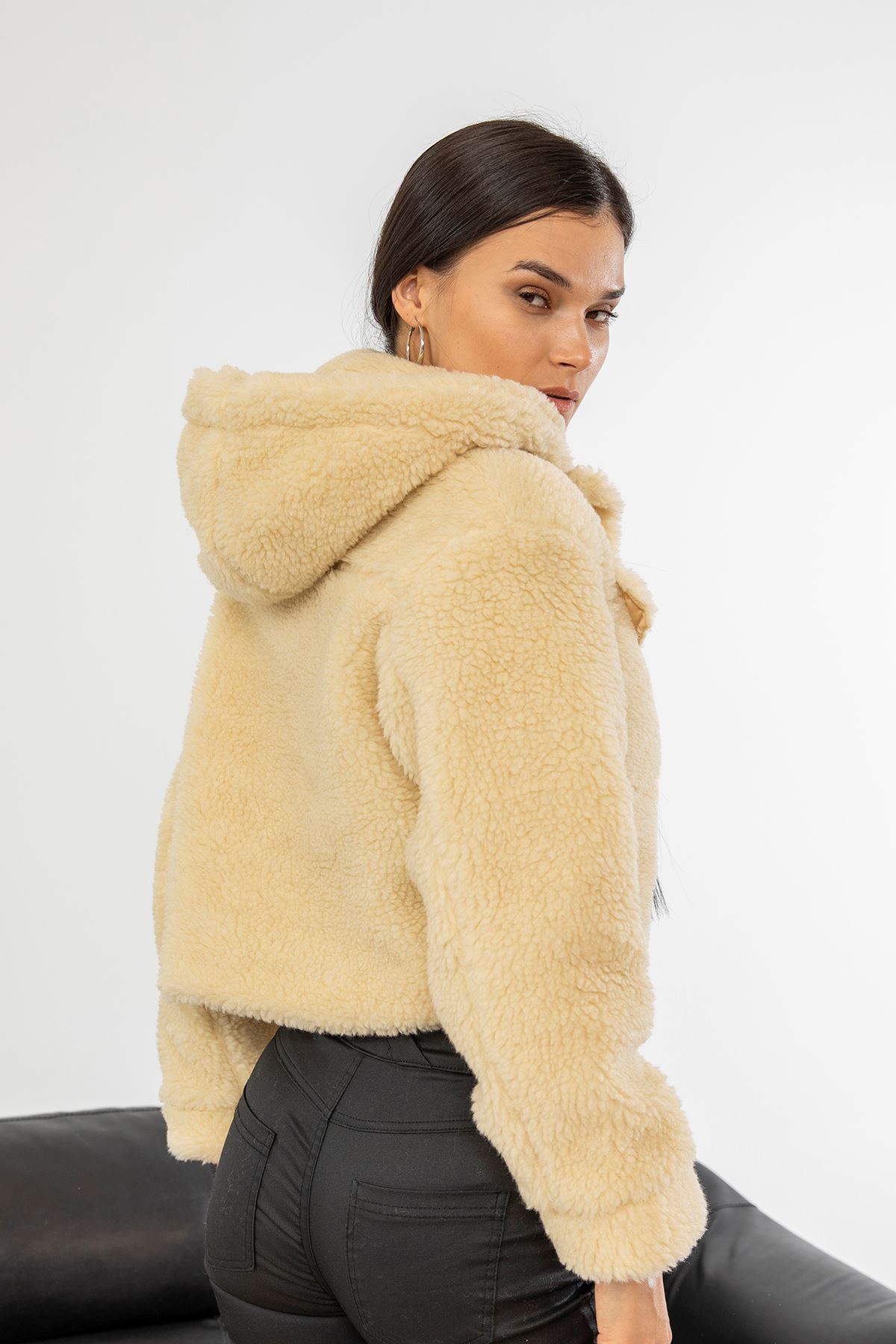 Kısa Peluş Mont-Bej