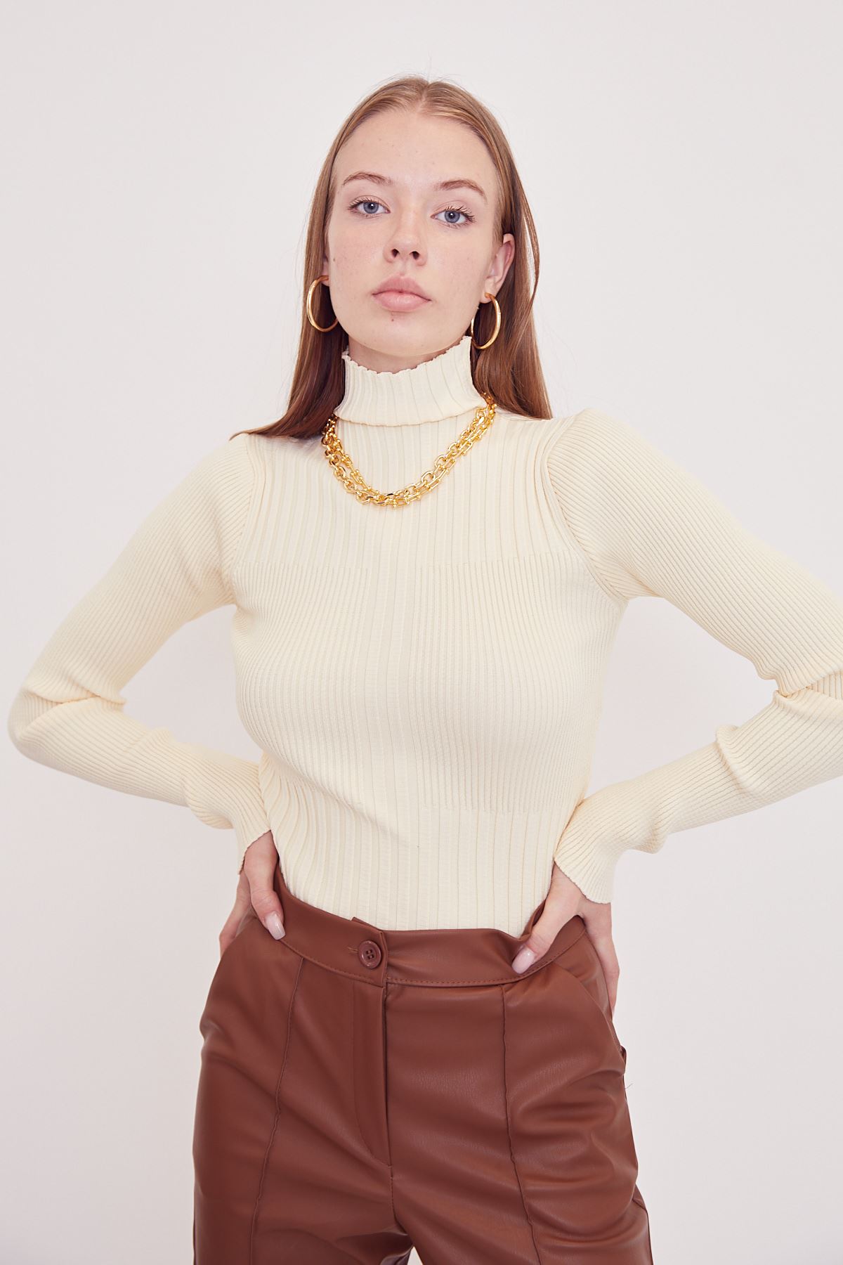 Boğazlı Triko Kazak-Krem