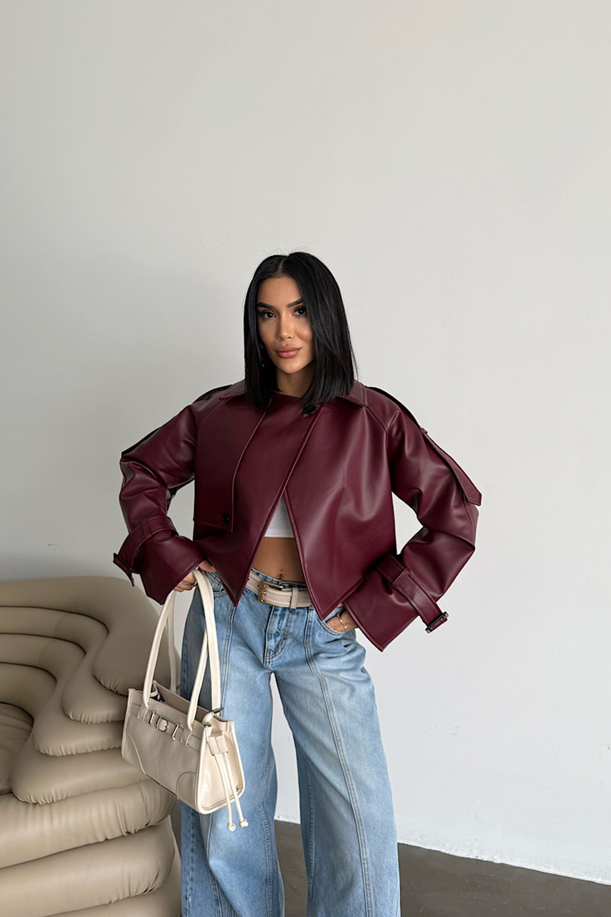 Premium Dik Yaka Kemer Tokalı Oversize Crop Suni Deri Kadın Ceket 