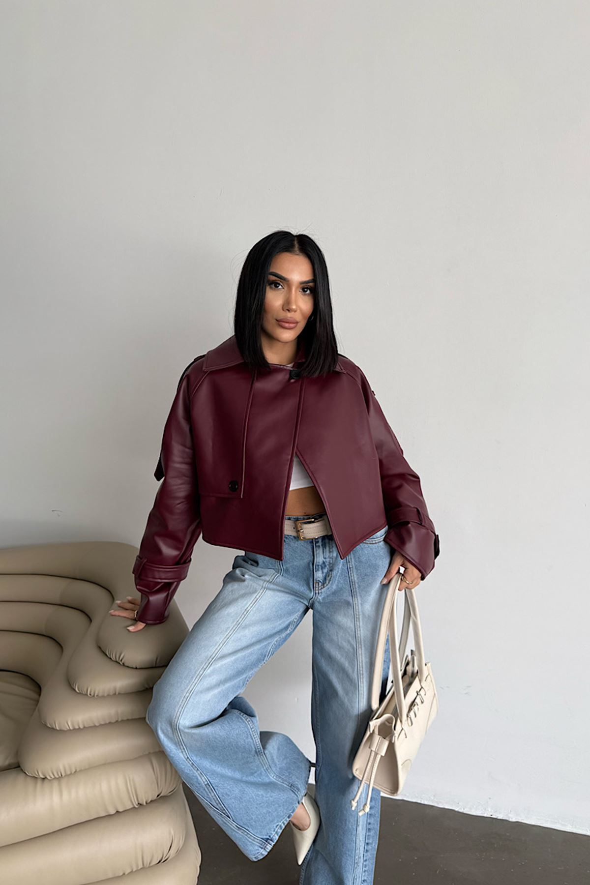 Premium Dik Yaka Kemer Tokalı Oversize Crop Suni Deri Kadın Ceket 