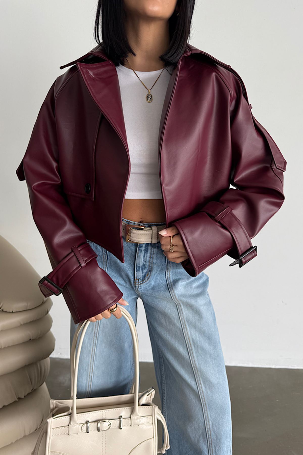 Premium Dik Yaka Kemer Tokalı Oversize Crop Suni Deri Kadın Ceket 