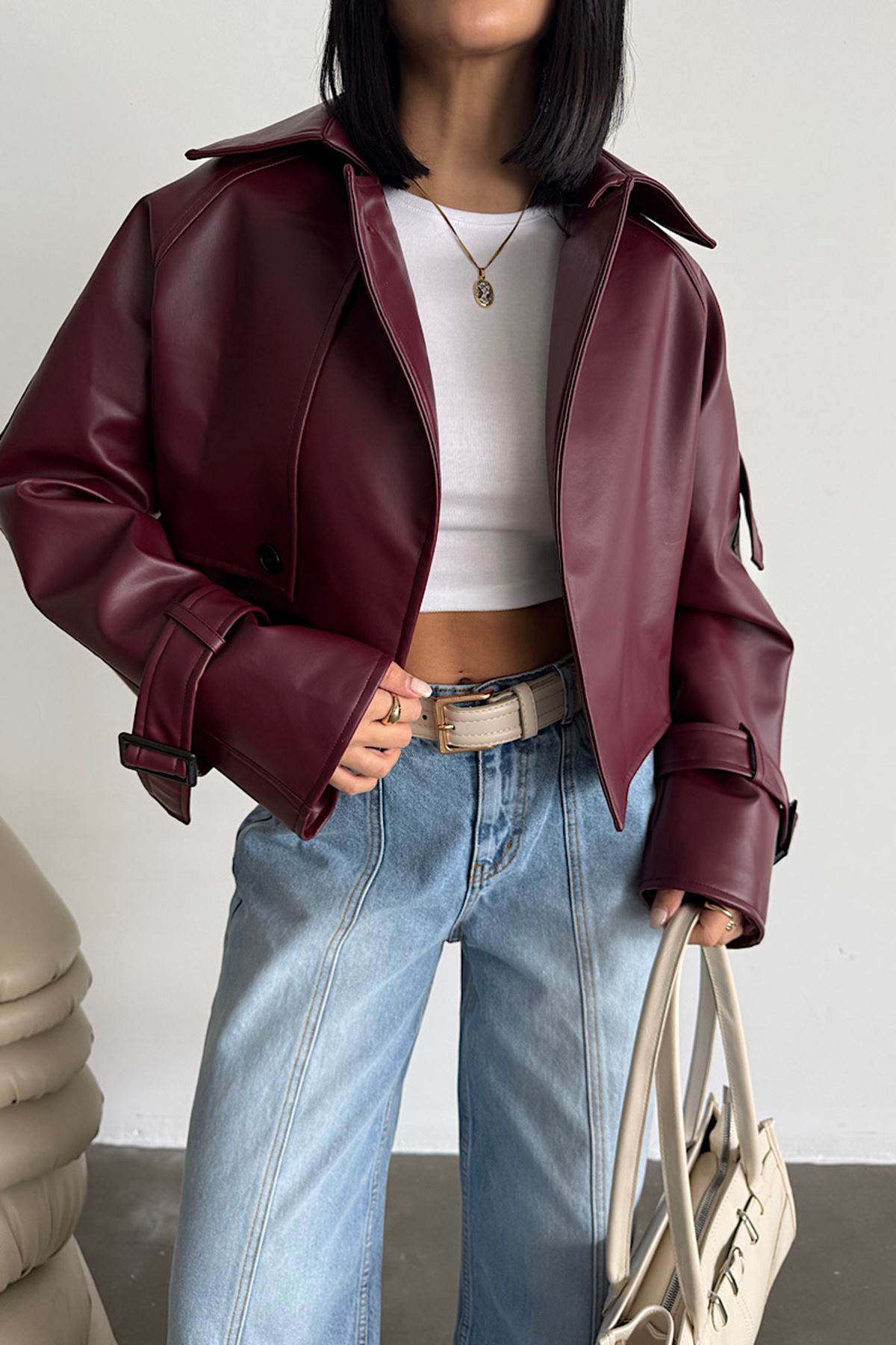 Premium Dik Yaka Kemer Tokalı Oversize Crop Suni Deri Kadın Ceket 