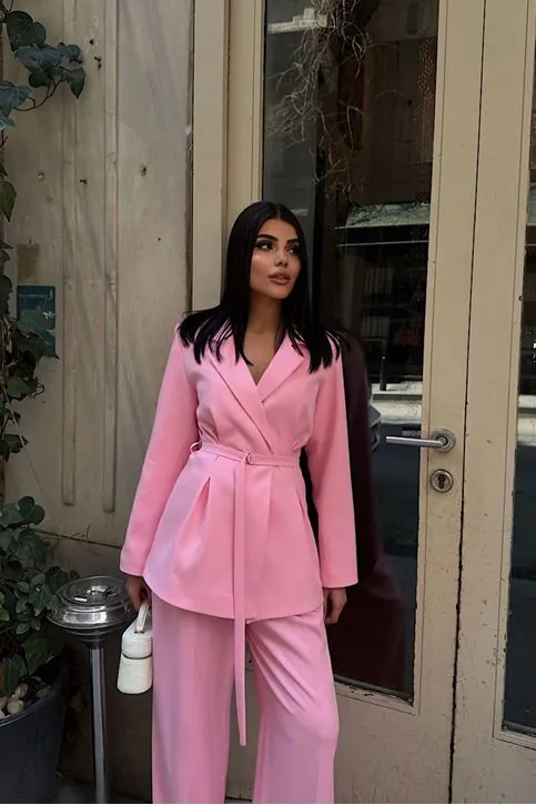 Dokuma Kumaş İnce Kemerli Ceket Pantolon Takımı - Kruvaze Ceketli Şık Kadın Takımı Pembe