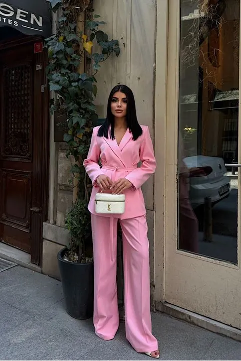 Dokuma Kumaş İnce Kemerli Ceket Pantolon Takımı - Kruvaze Ceketli Şık Kadın Takımı Pembe